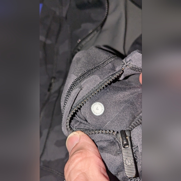 Women's Lululemon DEFINE jacket size 4. - Picture 7 of 11